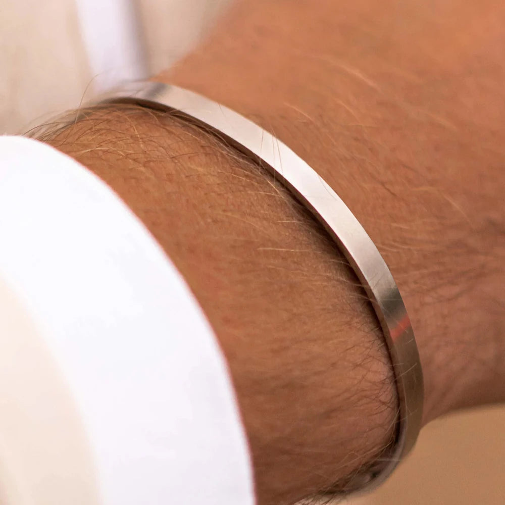 Nero Cuff