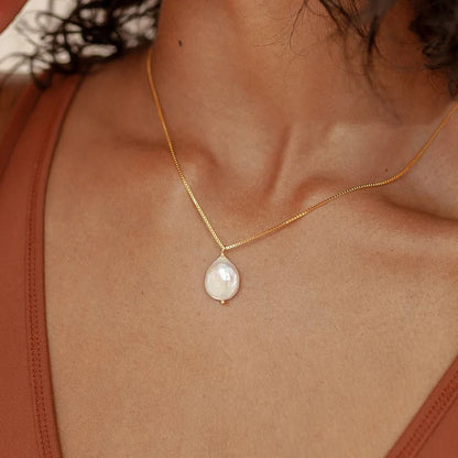 Isla Pearl Choker — Natural Freshwater Pendant Necklace in 316L Gold Stainless Steel